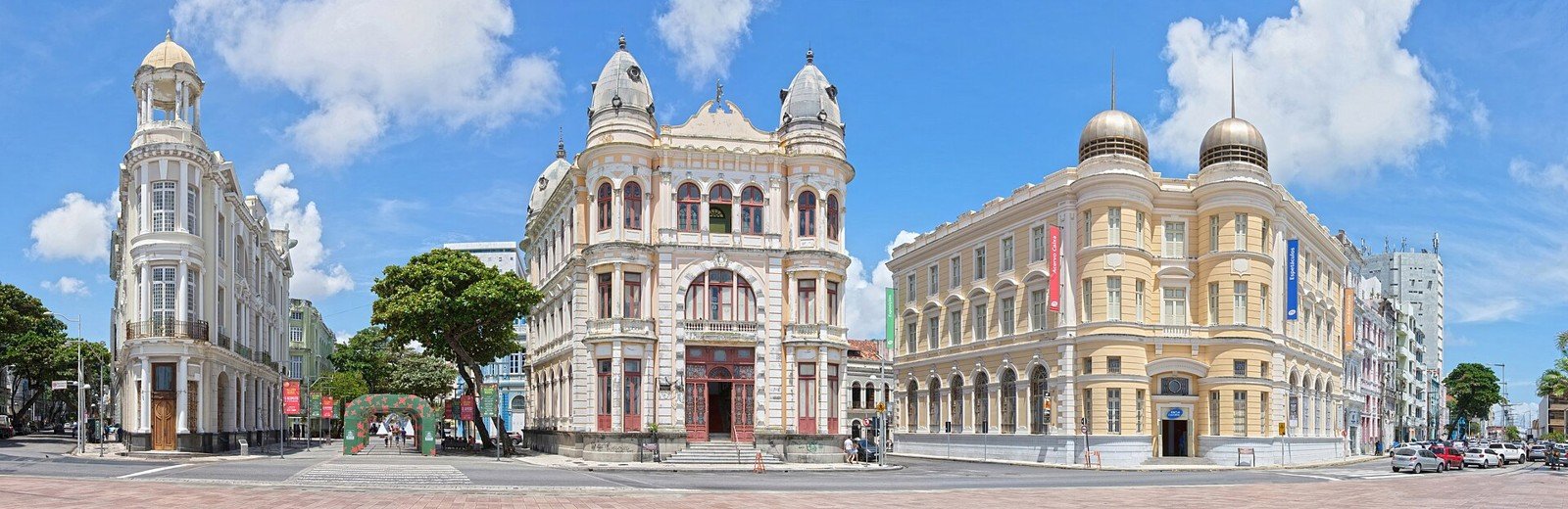 Praça do Marco Zero e edifícios históricos no Recife, Pernambuco